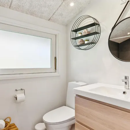 Dom wakacyjny Cozy Seaside Getaway Perfect For Families With Children