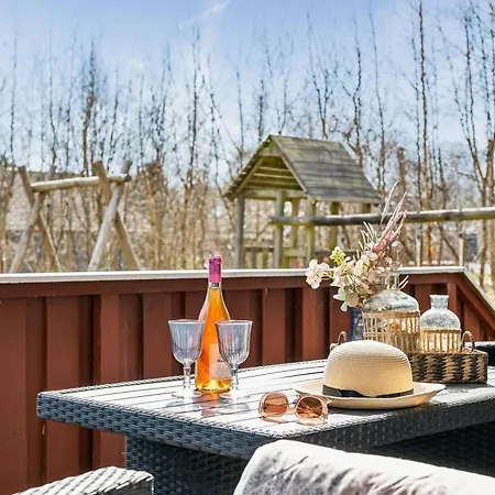 Cozy Seaside Getaway Perfect For Families With Children Dom wakacyjny